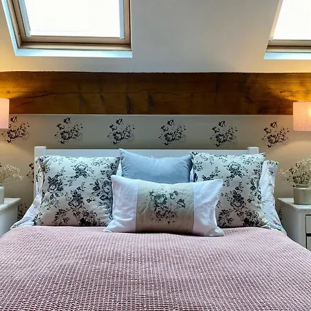 Knavesmire View By Chateau Anna, York + Free Parking York